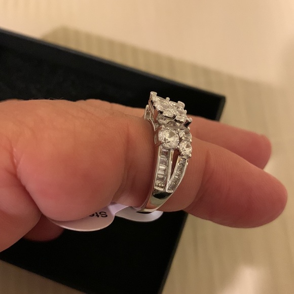 New .Sterling Silver 925 CZ ring . - Picture 6 of 7